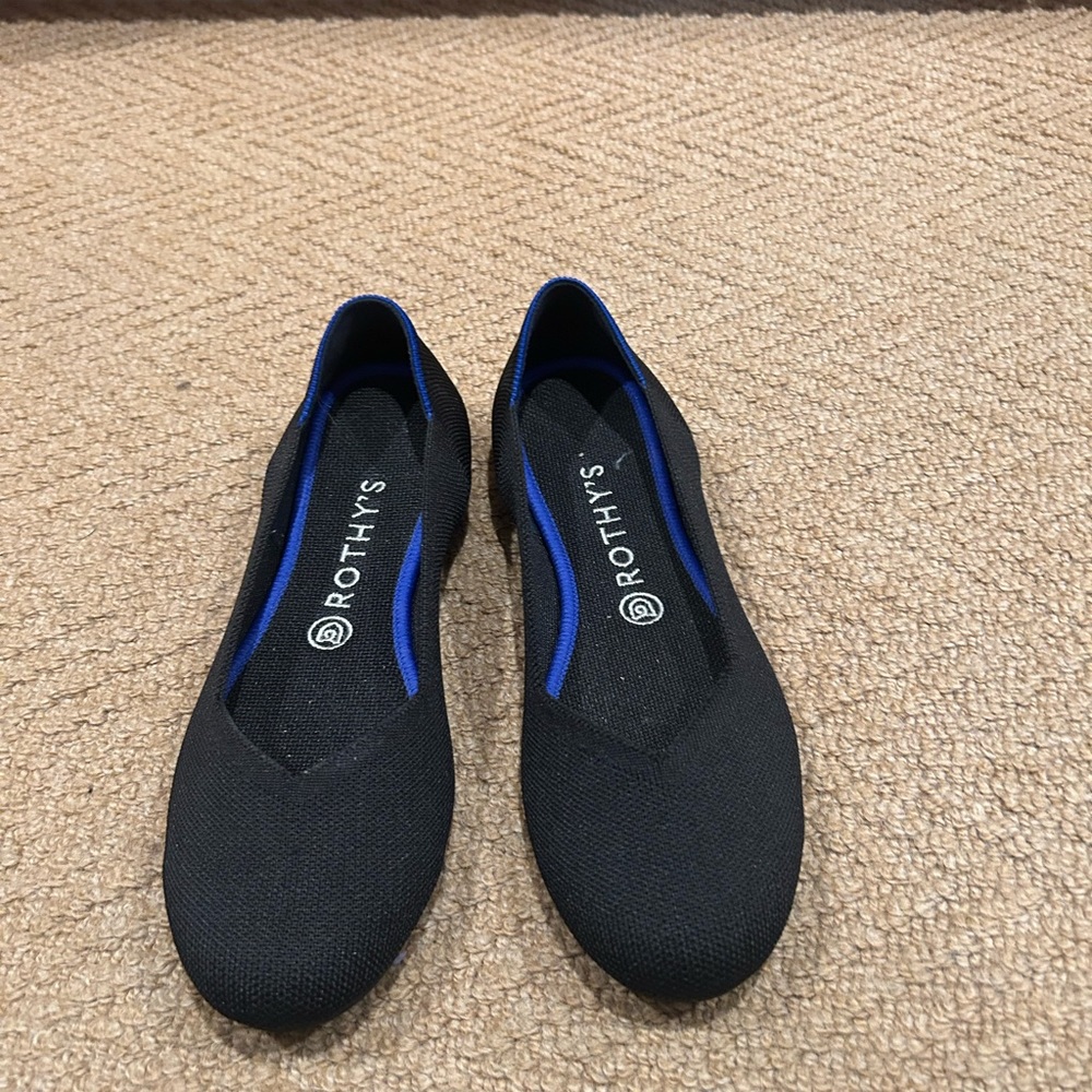 Rothy’s classic round toe size 9.5 Black- like new